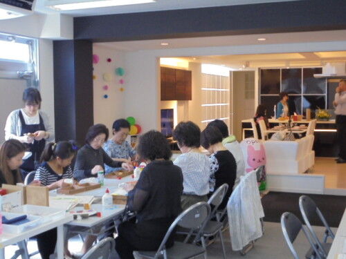 毎回好評のＤＩＹワークショップの様子　