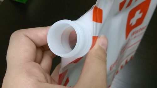 吸水口をアップで撮ってみました。 口の大きさは500円玉より一回り小さいサイズです。 